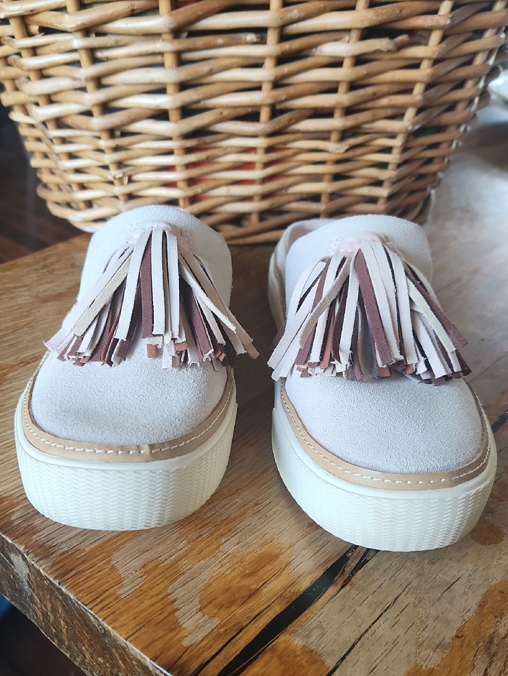 TOMS 6.5 suede mule sneakers with tassels blush very light pink - Picture 2 of 14